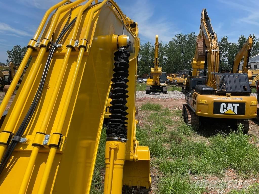 Komatsu PC 220 Гусеничные экскаваторы