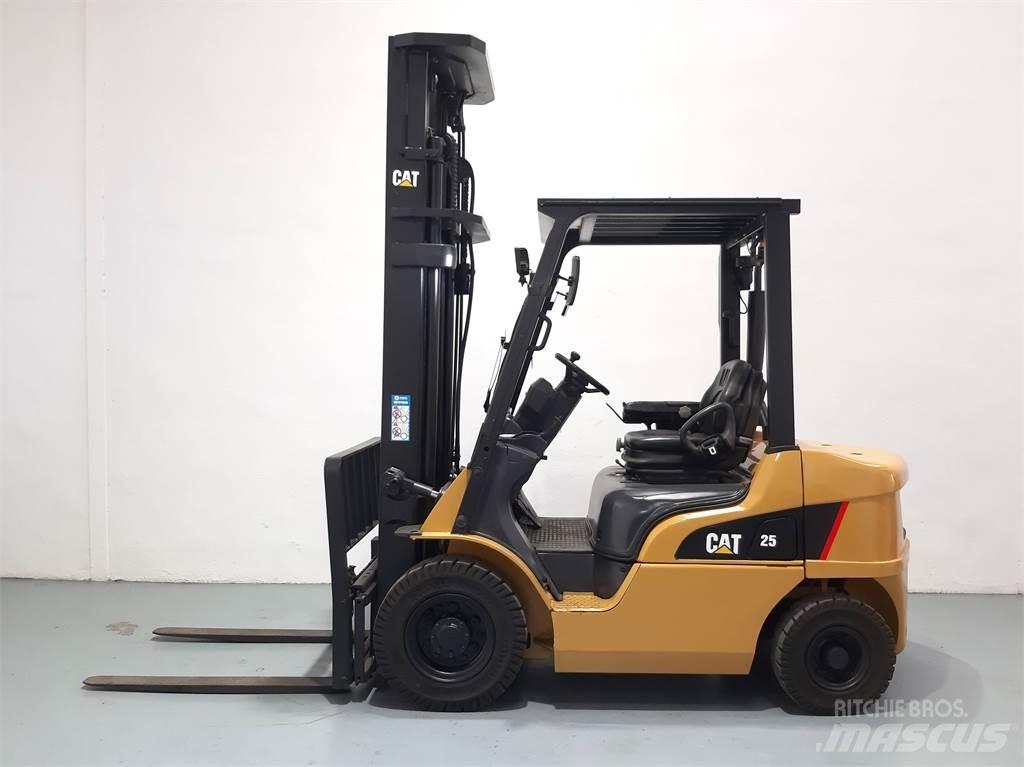 CAT DP25NT Дизельные погрузчики