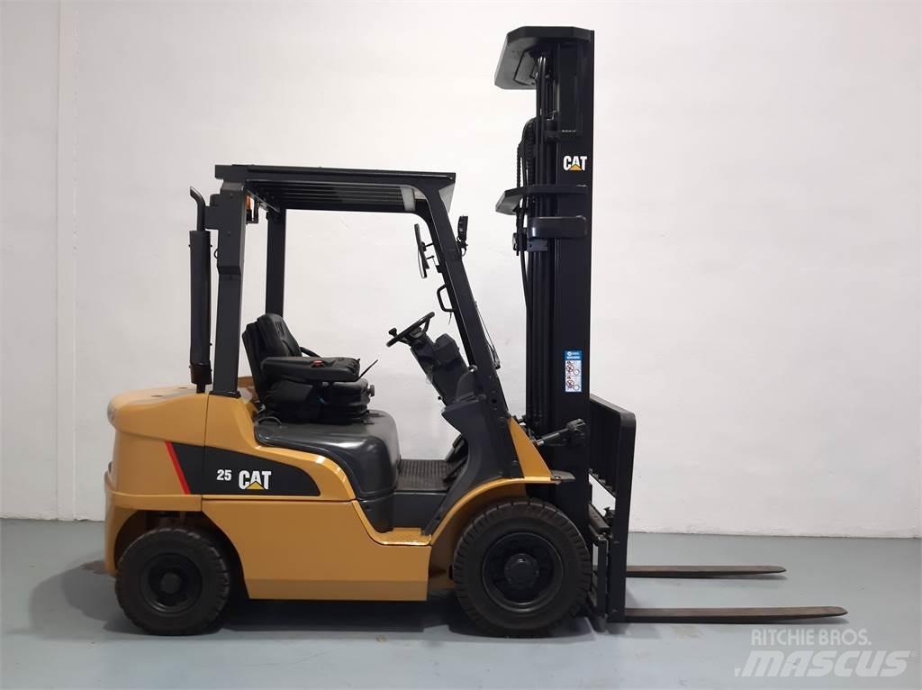 CAT DP25NT Дизельные погрузчики