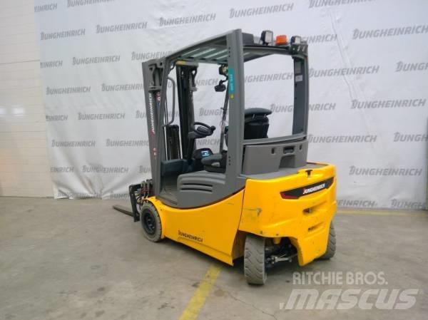 Jungheinrich EFG 320 Электропогрузчики
