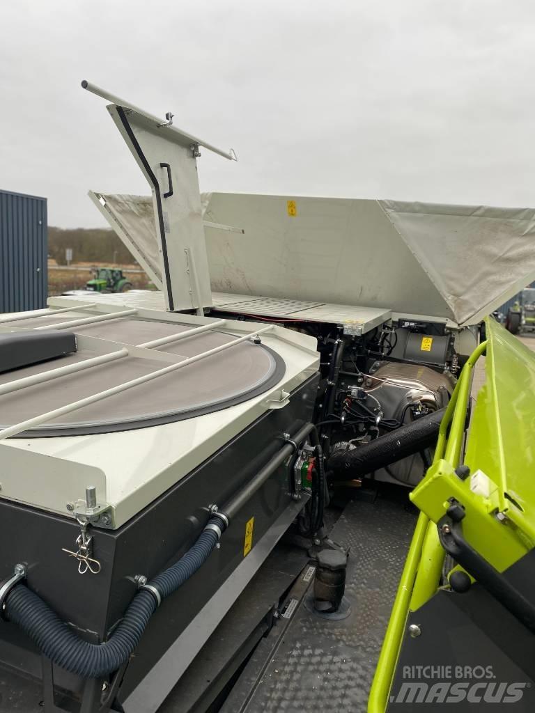CLAAS LEXION 8800 Зерноуборочные комбайны