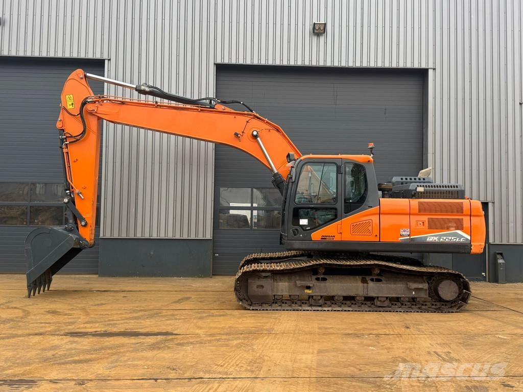 Doosan DX225LC-7 Гусеничные экскаваторы