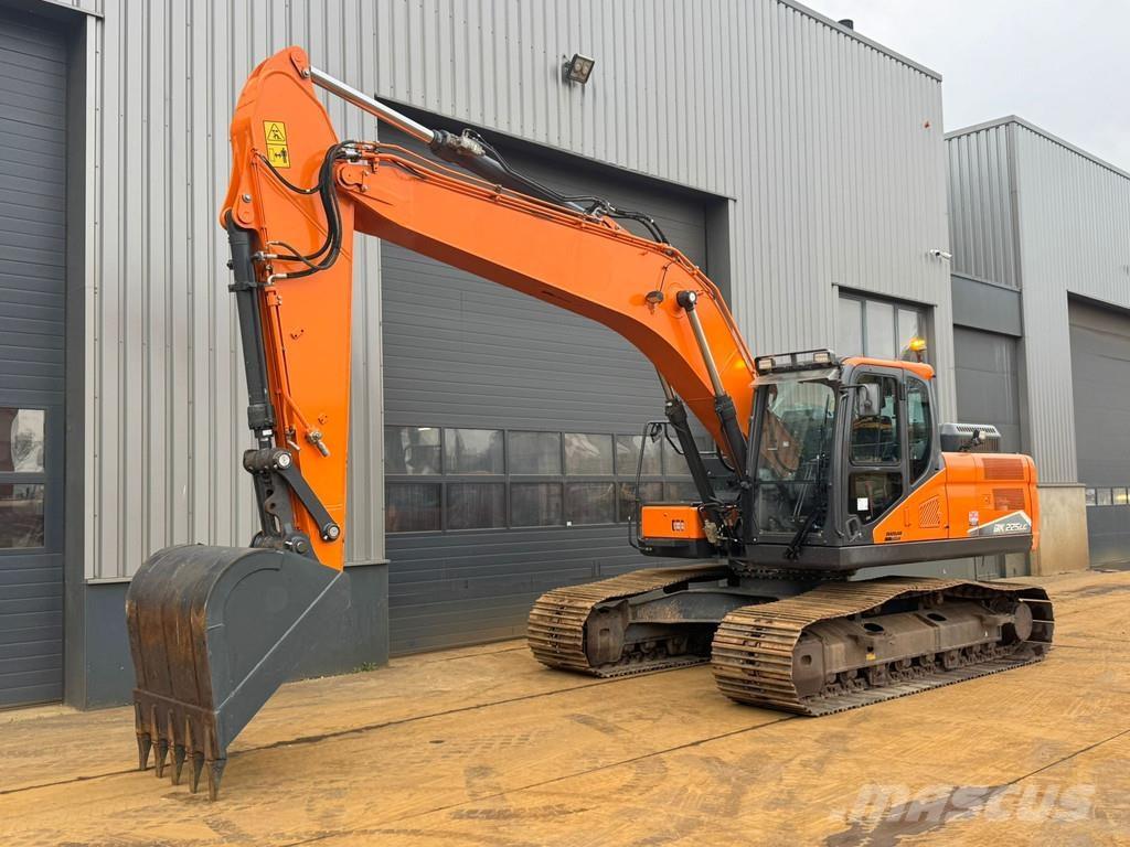 Doosan DX225LC-7 Гусеничные экскаваторы