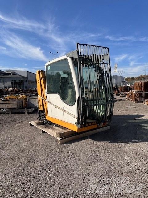 Liebherr A 934 C HD Кабины и интерьер