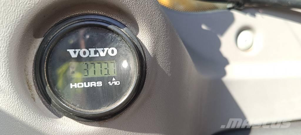 Volvo ECR235EL Гусеничные экскаваторы