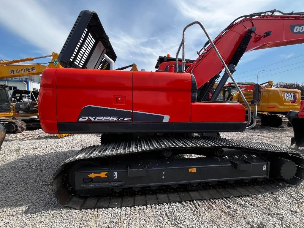 Doosan DX 225 Гусеничные экскаваторы