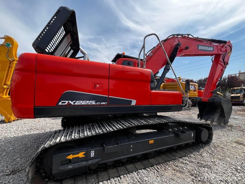 Doosan DX 225 Гусеничные экскаваторы