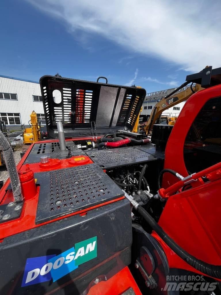 Doosan DX 225 Гусеничные экскаваторы