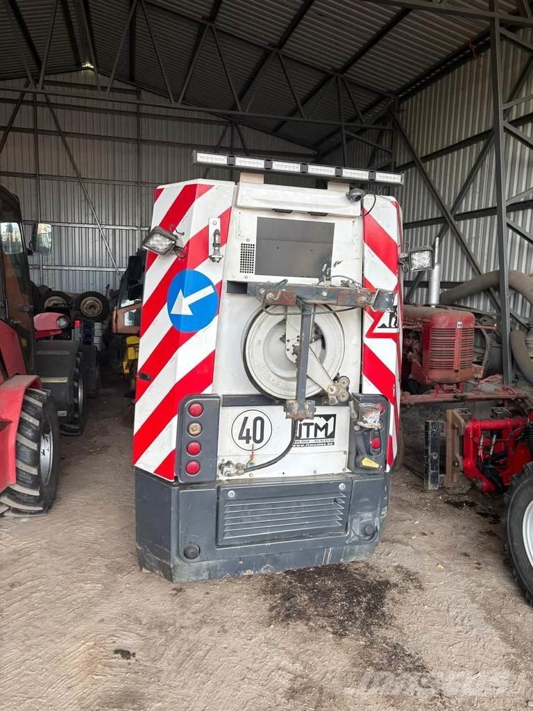 Aebi MFH 2500 Вакуумные уборочные машины