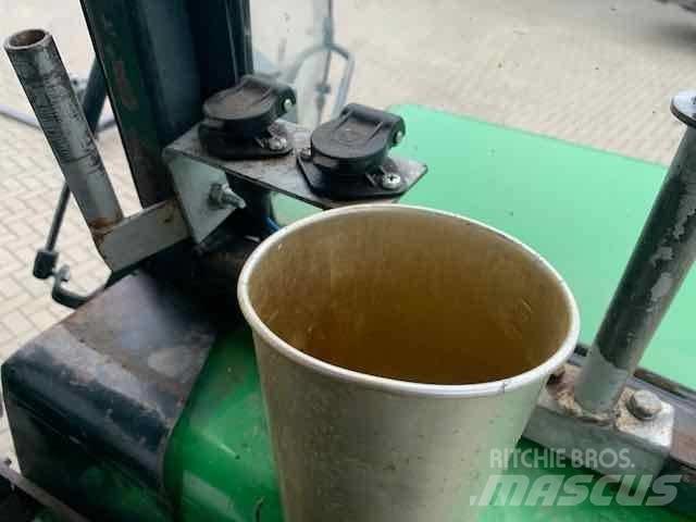John Deere 2450 Трактора