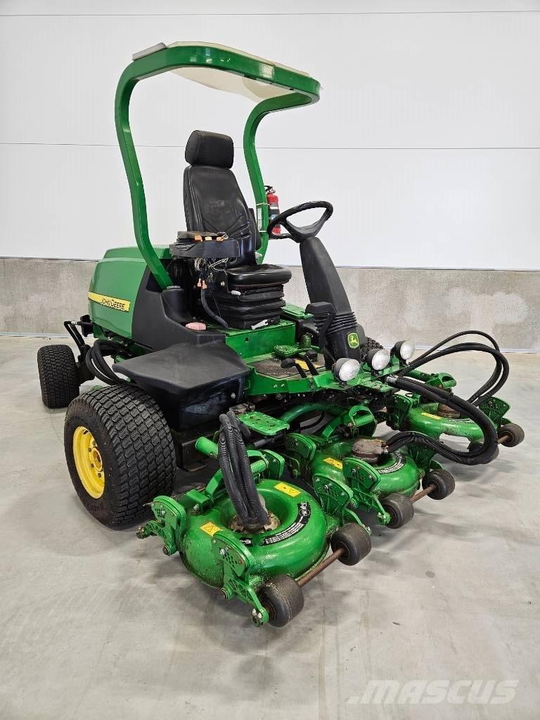 John Deere 8800 Самоходные газонокосилки