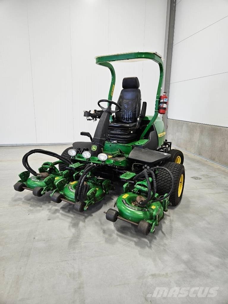 John Deere 8800 Самоходные газонокосилки