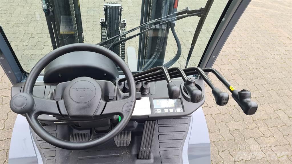 Toyota 02-8FGF25 Газовые погрузчики