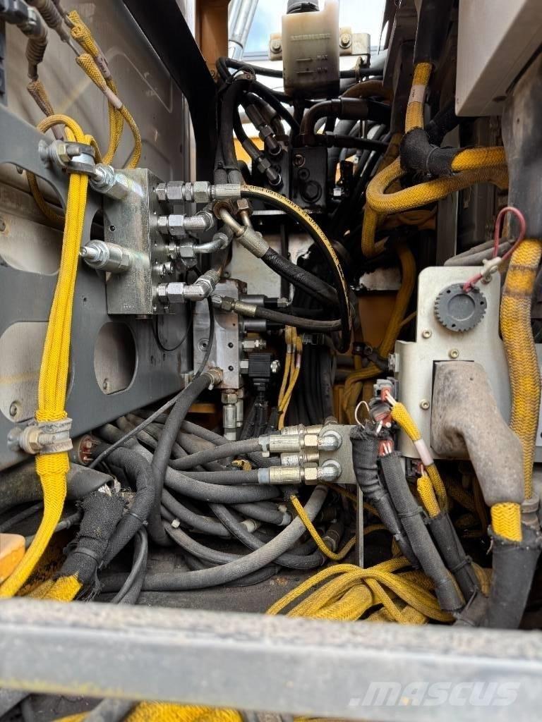 Liebherr R 924 SLC Гусеничные экскаваторы