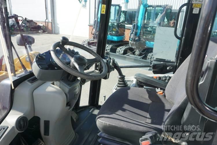 CAT 906M *Uthyres* Фронтальные погрузчики