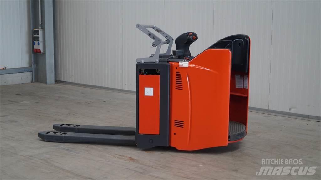 Linde T20SP kurz Ручные электрические тележки