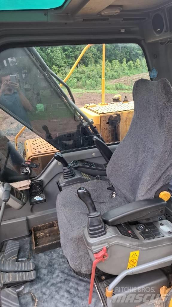 Volvo EC210B Гусеничные экскаваторы