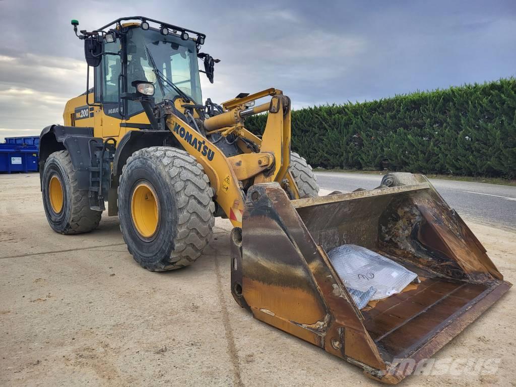 Komatsu WA200-8 Фронтальные погрузчики