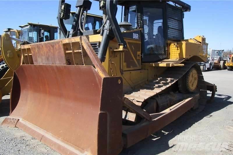CAT D6R2 Гусеничные бульдозеры