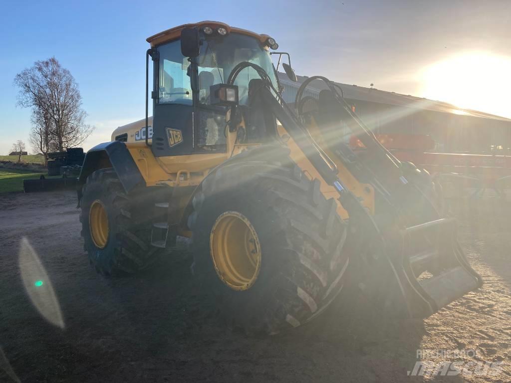 JCB 426E AGRI Фронтальные погрузчики