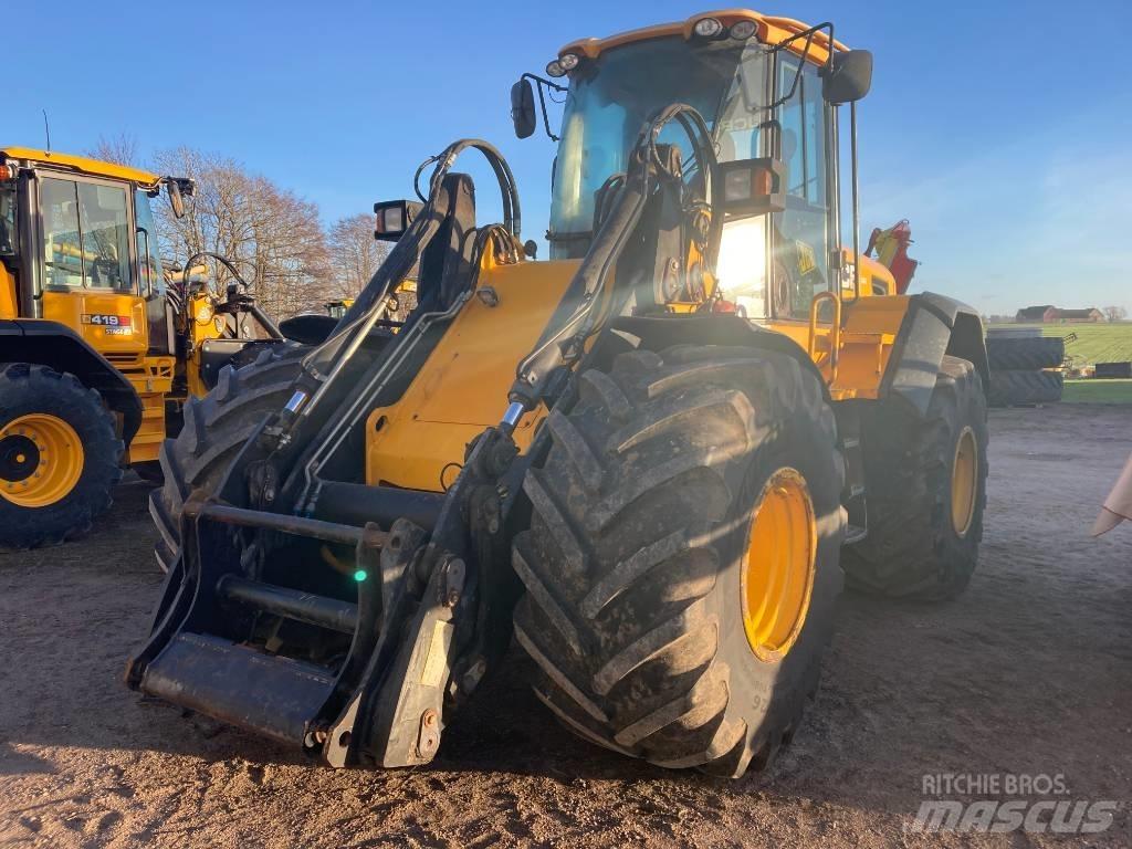 JCB 426E AGRI Фронтальные погрузчики