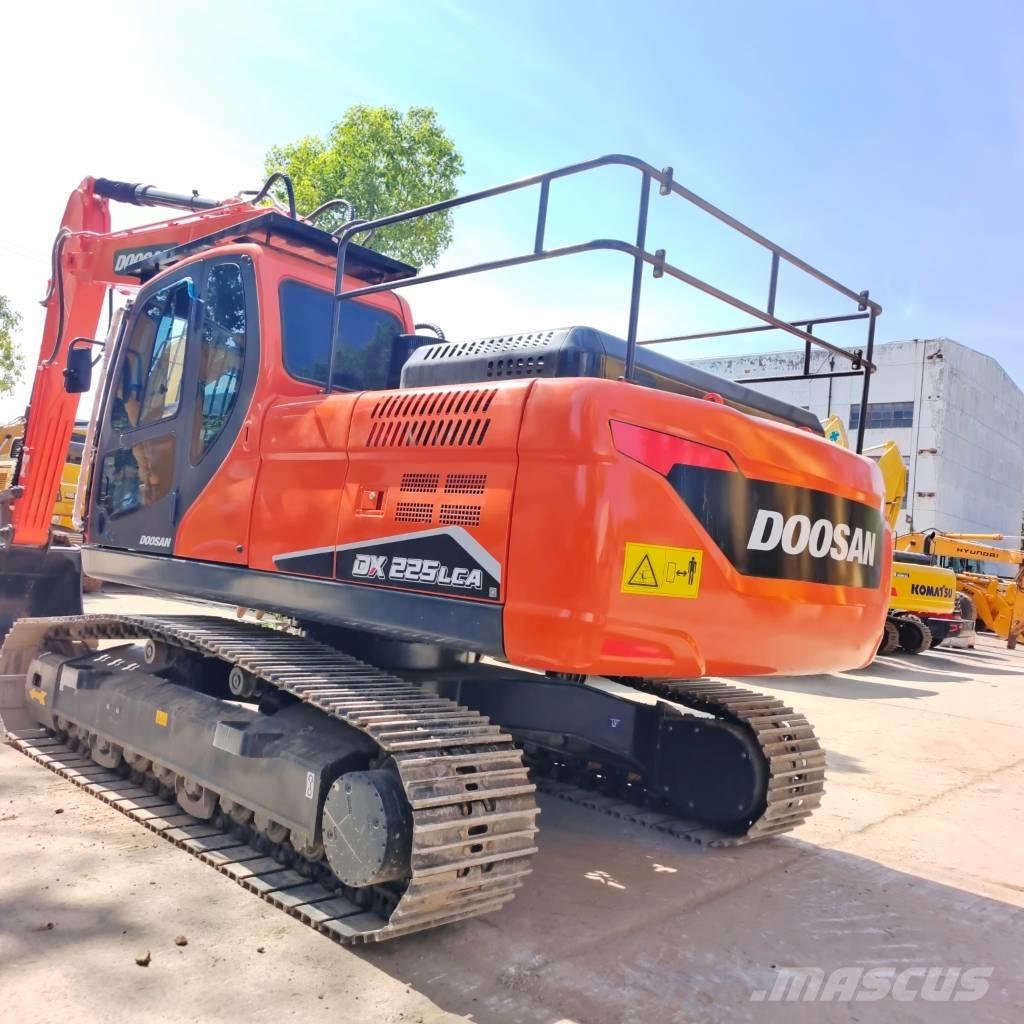 Doosan DX 225 LC Гусеничные экскаваторы