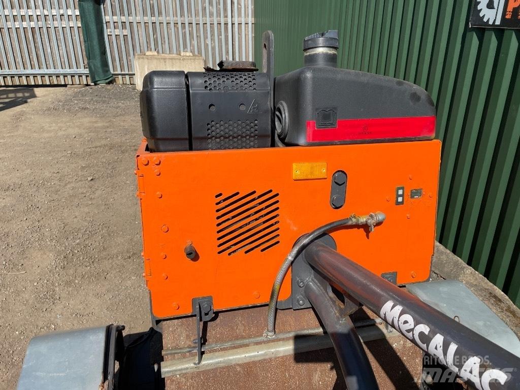 Mecalac MBR 71 Грунтовые катки