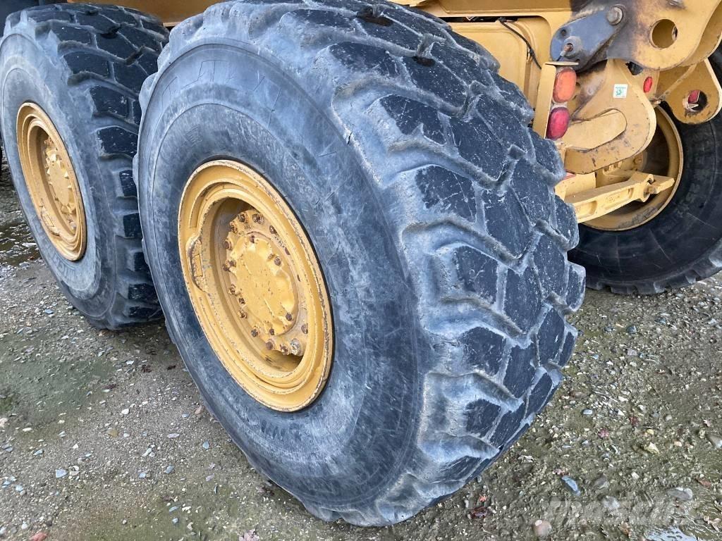 CAT 730 C Шарнирно-сочленённые самосвалы