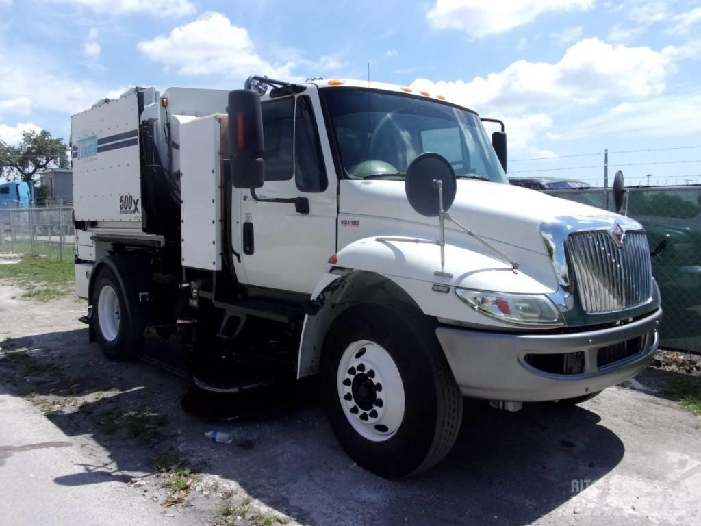 International 4300 Уборочные машины