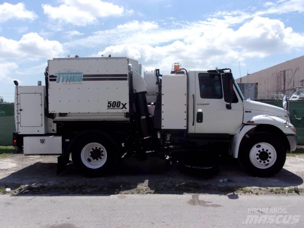 International 4300 Уборочные машины