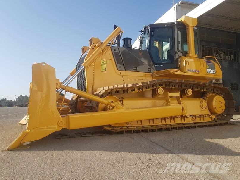 Komatsu D65EX-15 Гусеничные бульдозеры