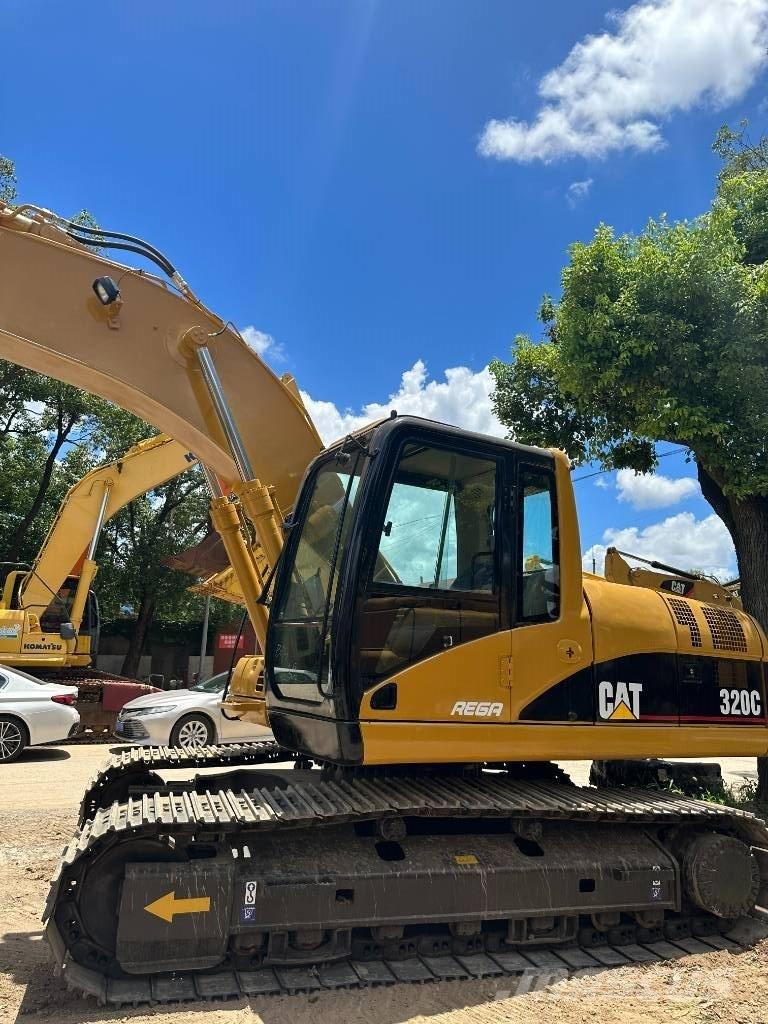 CAT CAT320C Малые экскаваторы 7т-12т