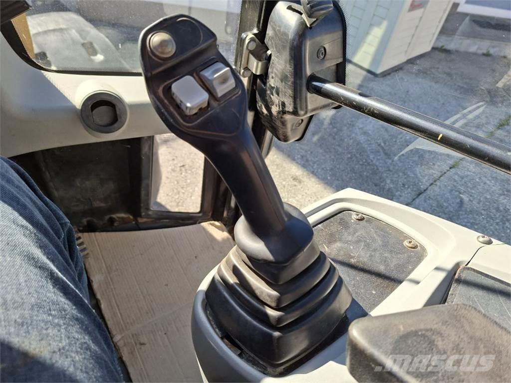 CAT 906H2 Фронтальные погрузчики