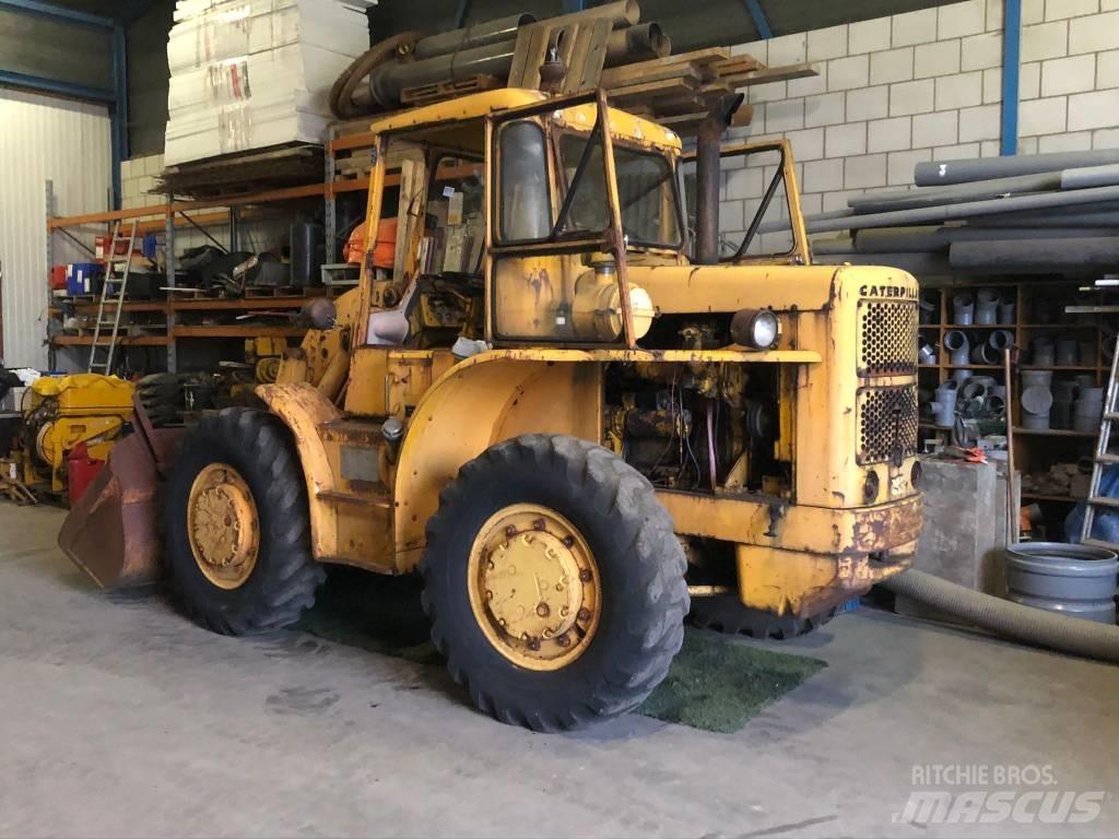 CAT 922 B Фронтальные погрузчики