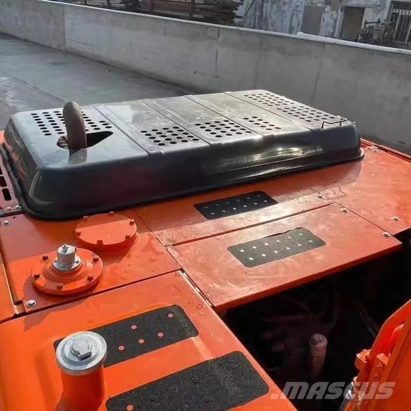 Hitachi ZX 200 Гусеничные экскаваторы