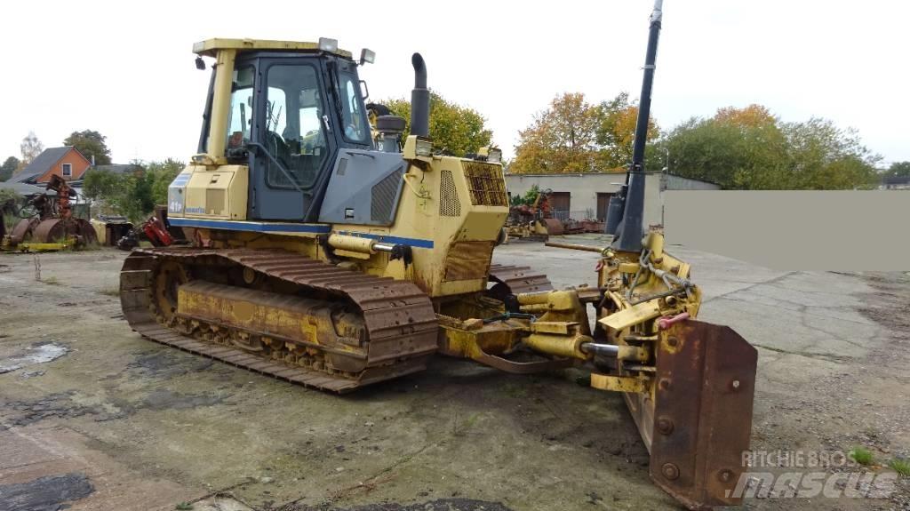 Komatsu D 41 P-6 Гусеничные бульдозеры