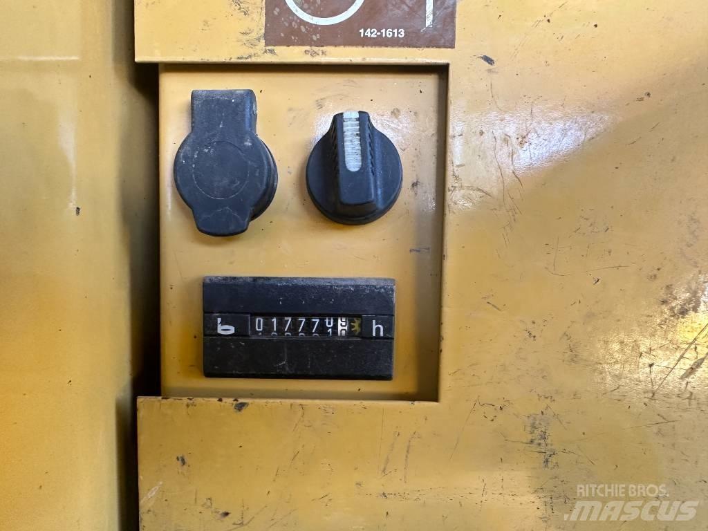 CAT M 320 VAH Колёсные экскаваторы