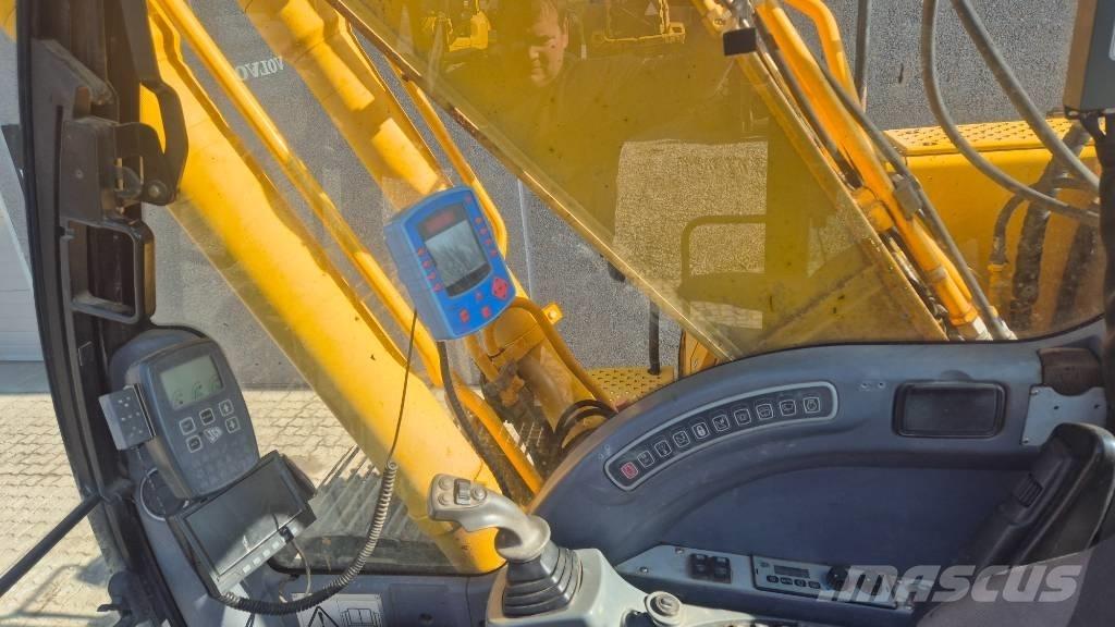 JCB JS 220 LC Гусеничные экскаваторы