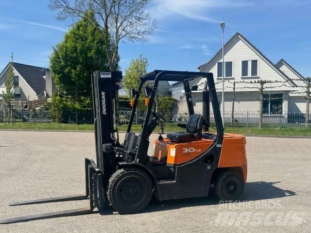 Doosan D30 Plus Дизельные погрузчики
