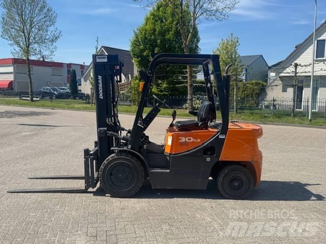 Doosan D30 Plus Дизельные погрузчики
