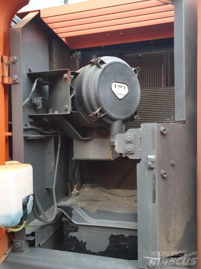 Hitachi ZX225USLC-3 Гусеничные экскаваторы