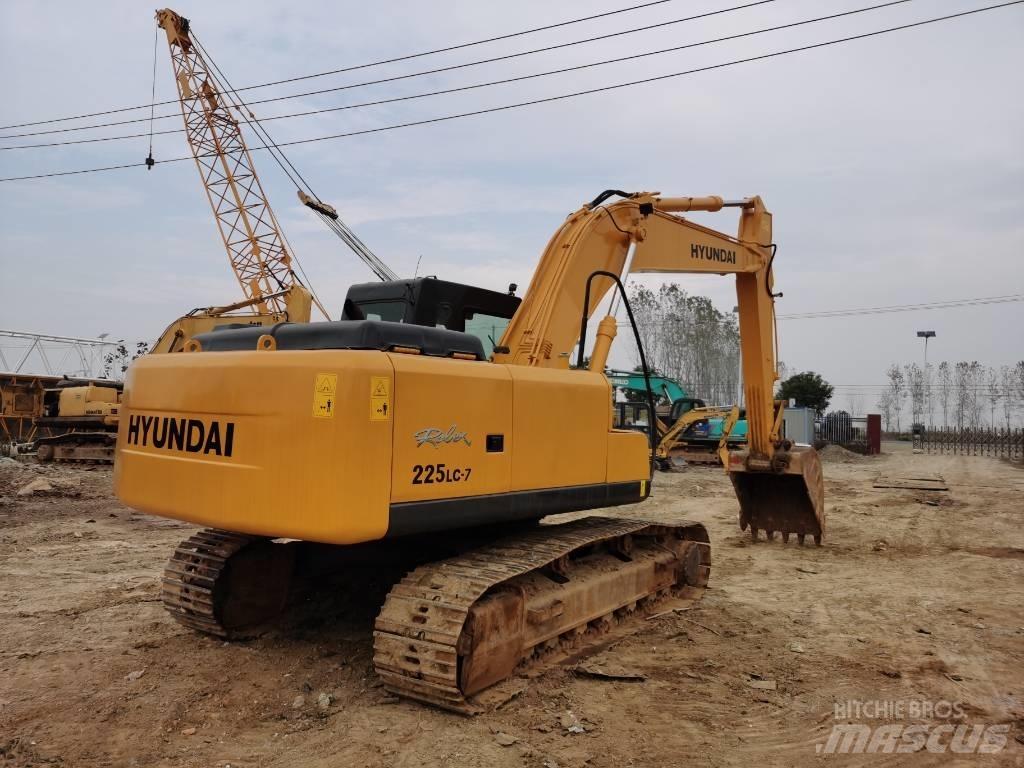 Hyundai R225LC-7 Гусеничные экскаваторы