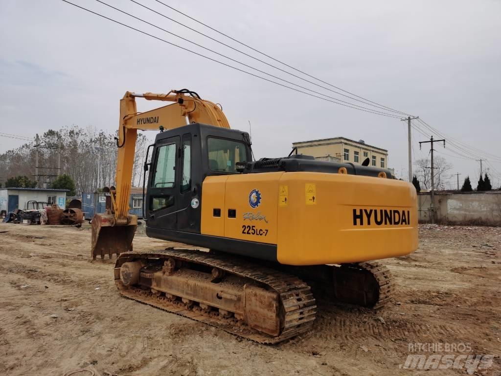 Hyundai R225LC-7 Гусеничные экскаваторы