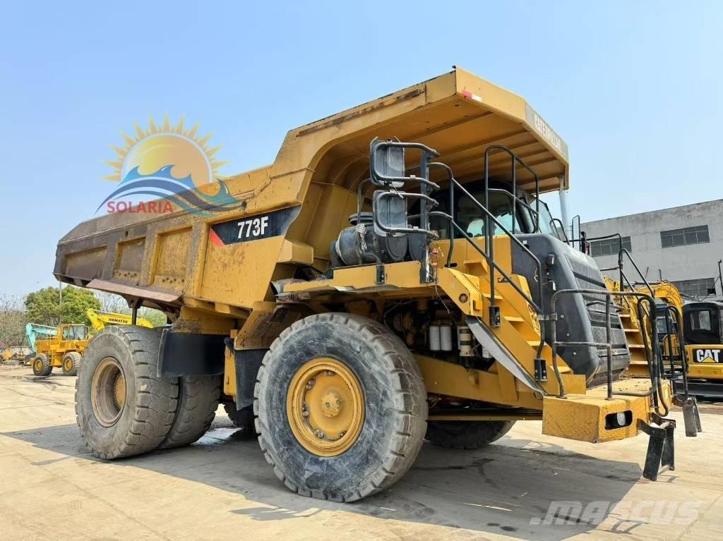 CAT 773 F Шарнирно-сочленённые самосвалы