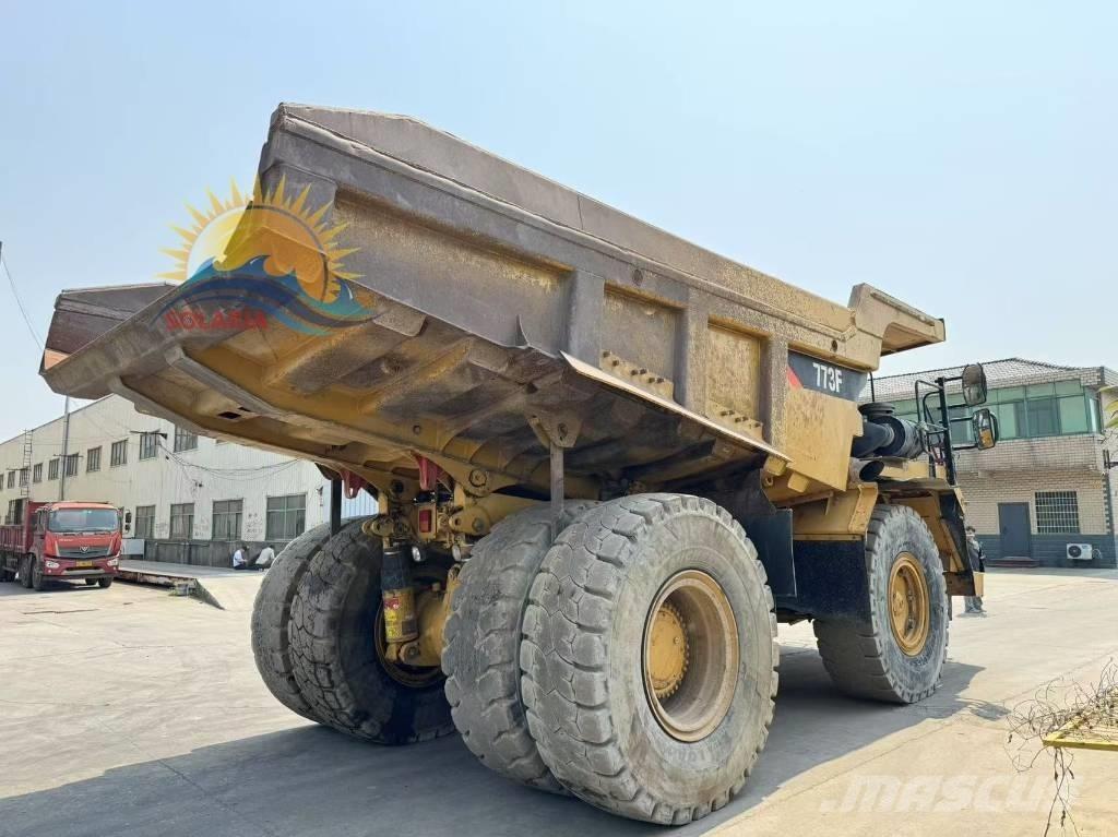 CAT 773 F Шарнирно-сочленённые самосвалы