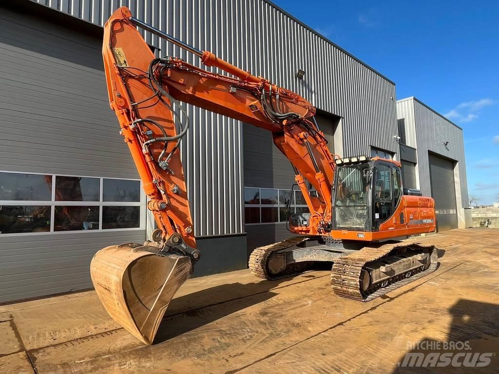Doosan DX255LC-3 Гусеничные экскаваторы
