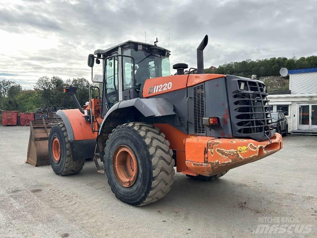 Hitachi ZW 220 Фронтальные погрузчики