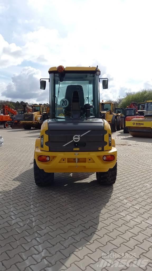 Volvo L 30 G Фронтальные погрузчики