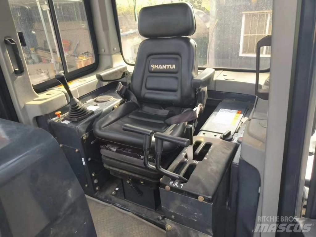 Shantui SD 16 Гусеничные бульдозеры