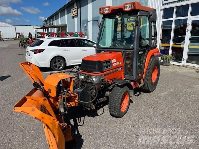 Kubota ST 30 Коммунальные тракторы